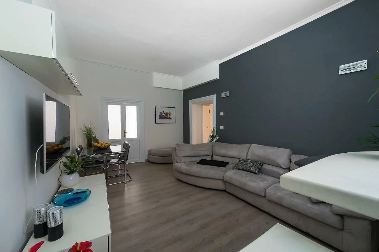 Appartement Spanish Steps 3 Bedrooms Cozy,Elegant And Central Rome Italië